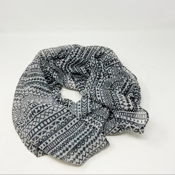 ๐3/$20๐ Striped Mixed Print Infinity Scarf Black White - Picture 1 of 6